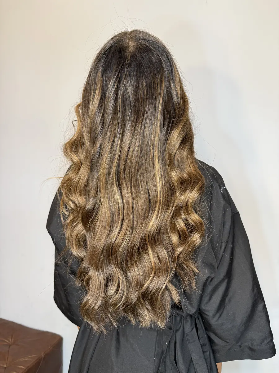 Mechas balayage loiras feitas no Mutari Cabeleireiros em Maceió